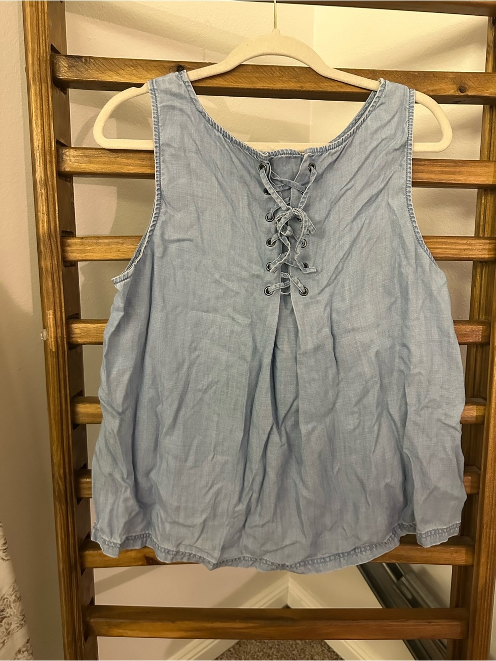 Vince Camuto Light Blue Chambray Scoop Neck Tank - Picture 3 of 3